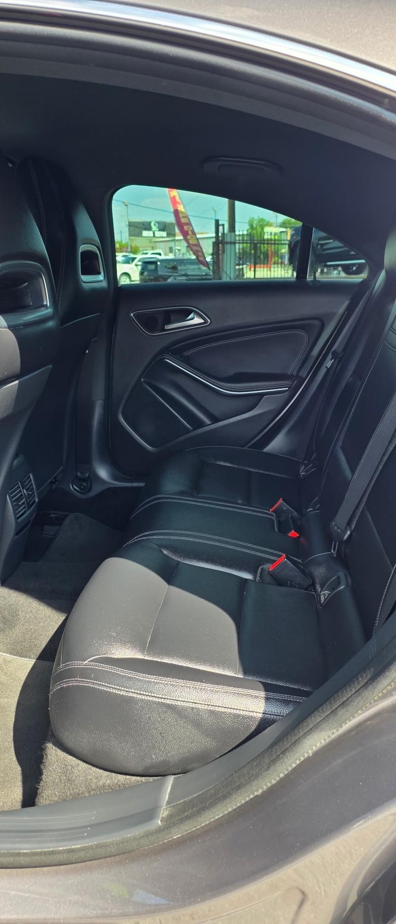 Mercedes-Benz CLA Vehicle Full-screen Gallery Image 7