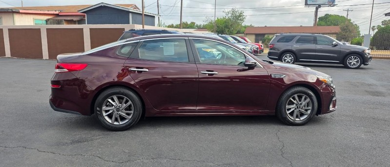 Kia Optima Vehicle Full-screen Gallery Image 4