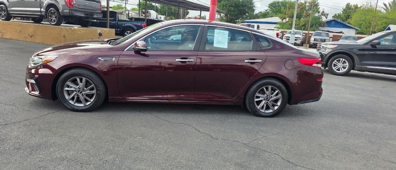 Kia Optima Vehicle Full-screen Gallery Image 5
