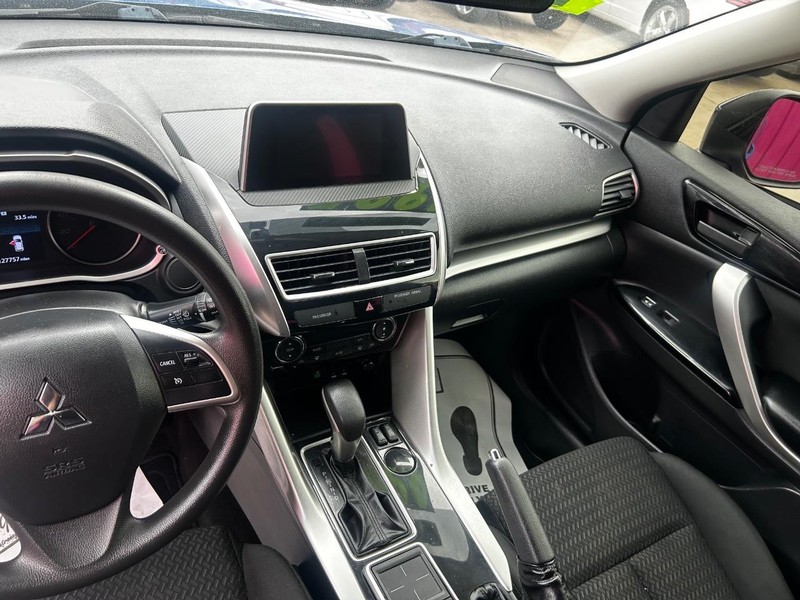 Mitsubishi Eclipse Cross Vehicle Full-screen Gallery Image 4
