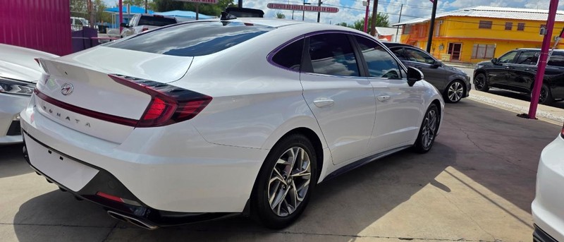 Hyundai Sonata Vehicle Full-screen Gallery Image 2