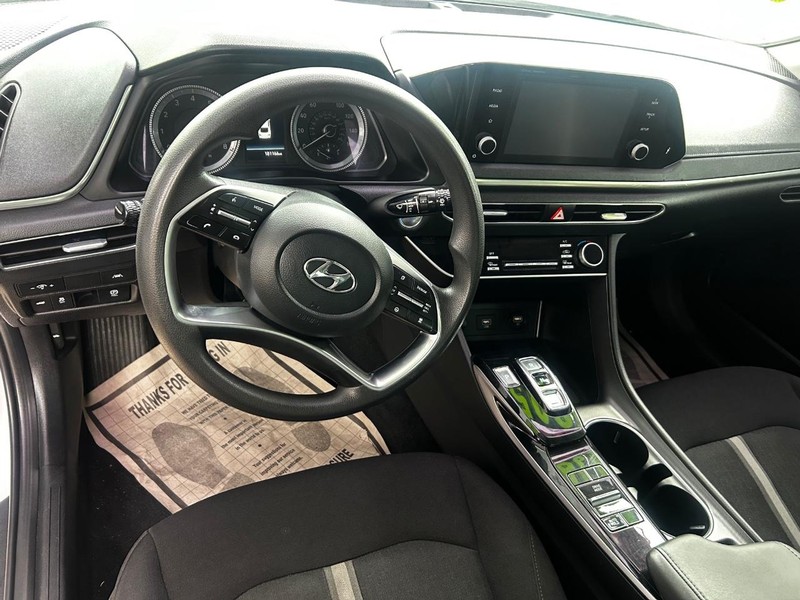 Hyundai Sonata Vehicle Full-screen Gallery Image 6
