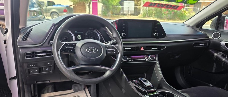 Hyundai Sonata Vehicle Full-screen Gallery Image 7