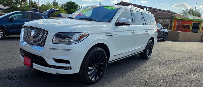 Lincoln Navigator L Vehicle Full-screen Gallery Image 2