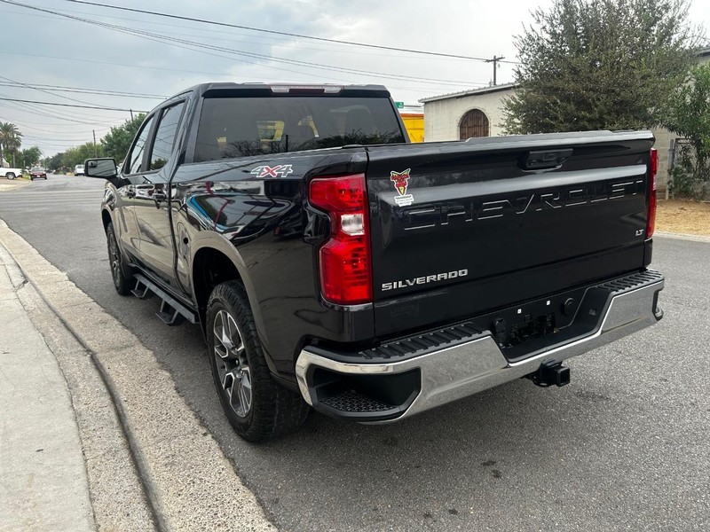 Chevrolet Silverado 1500 Vehicle Full-screen Gallery Image 4