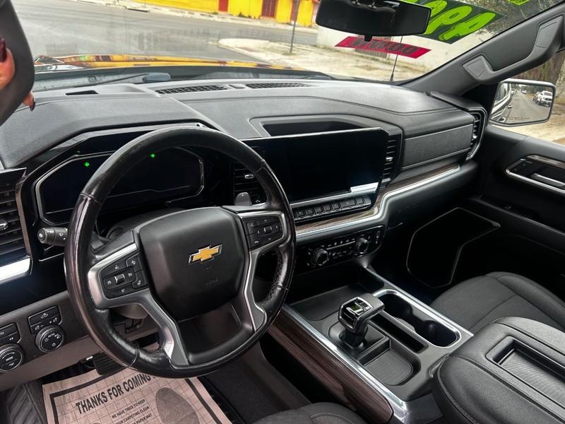 Chevrolet Silverado 1500 Vehicle Full-screen Gallery Image 8