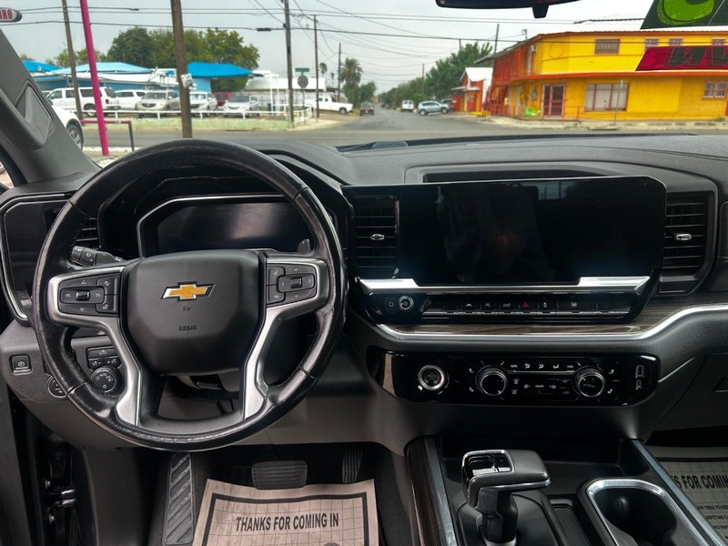 Chevrolet Silverado 1500 Vehicle Full-screen Gallery Image 9