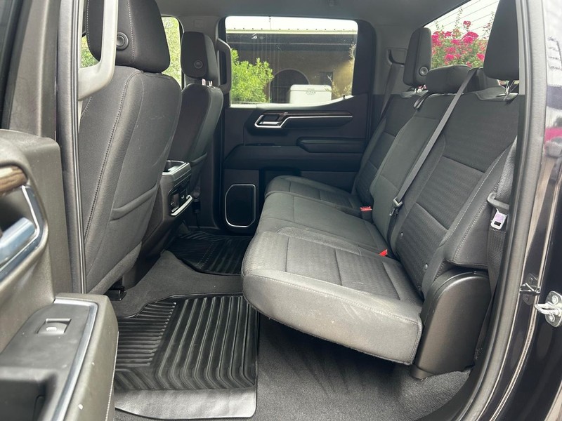Chevrolet Silverado 1500 Vehicle Full-screen Gallery Image 12