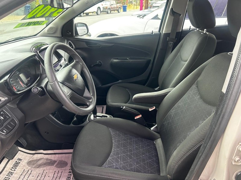 Chevrolet Spark Vehicle Full-screen Gallery Image 5
