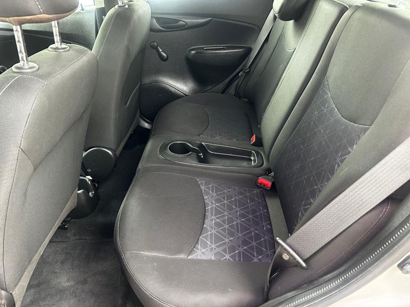 Chevrolet Spark Vehicle Full-screen Gallery Image 8