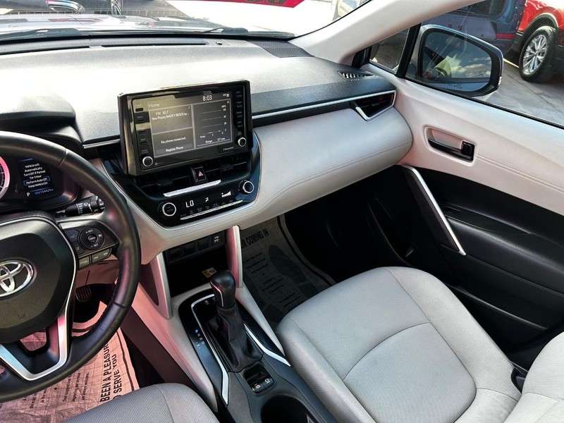 Toyota Corolla Cross Vehicle Full-screen Gallery Image 6
