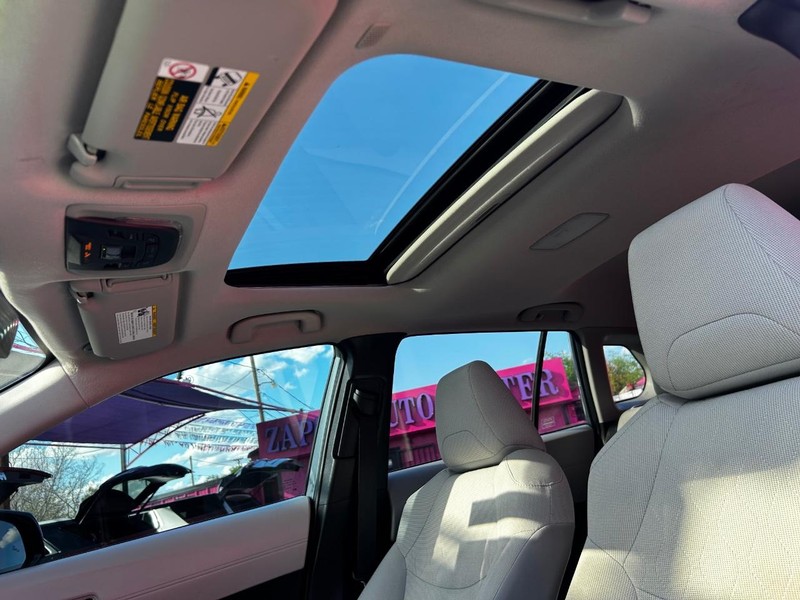 Toyota Corolla Cross Vehicle Full-screen Gallery Image 8