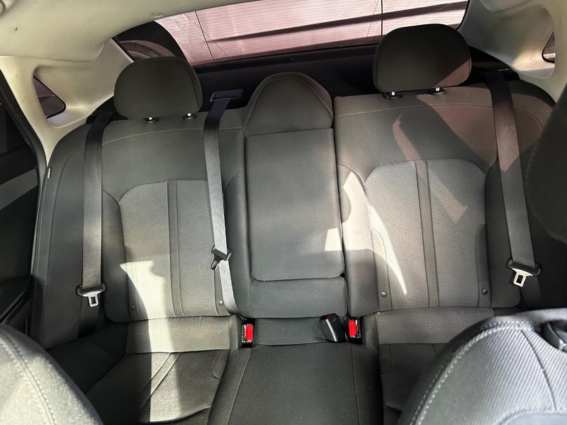 Kia K5 Vehicle Full-screen Gallery Image 5