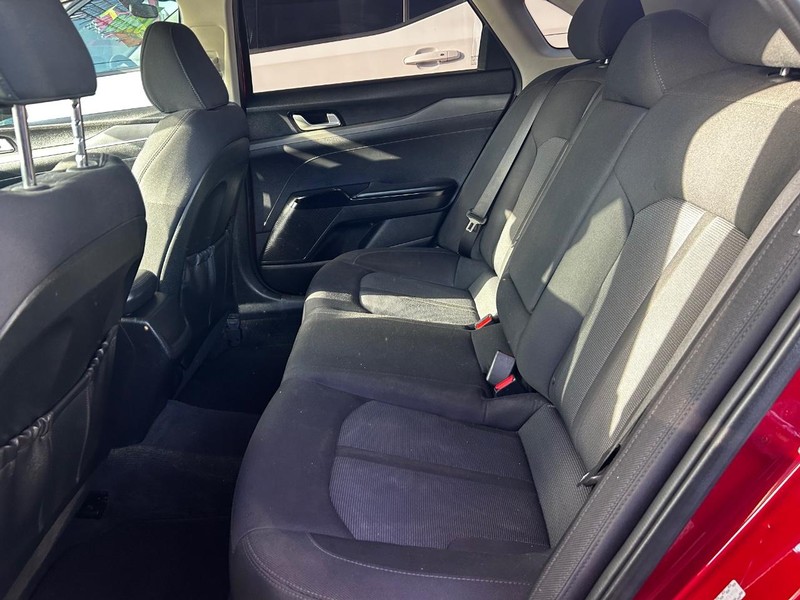 Kia K5 Vehicle Full-screen Gallery Image 6