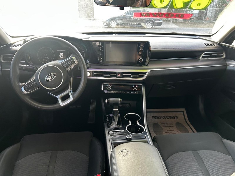 Kia K5 Vehicle Full-screen Gallery Image 7