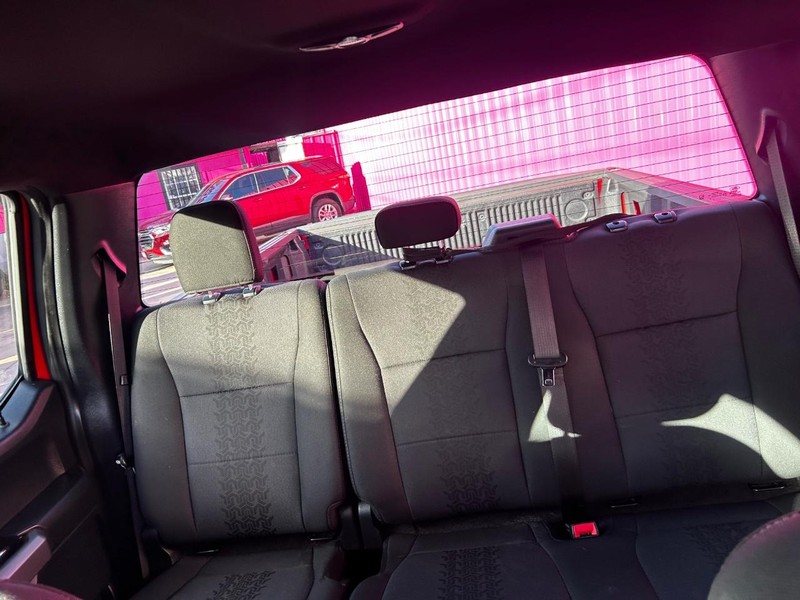 Ford F-150 Vehicle Full-screen Gallery Image 8