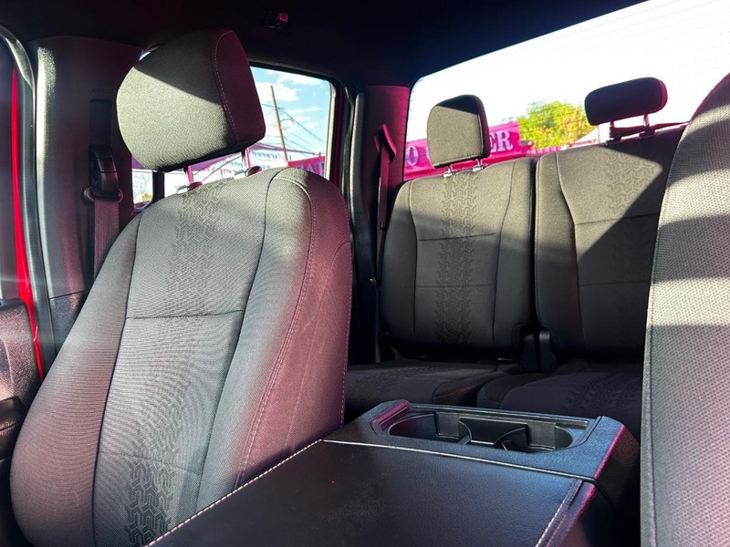 Ford F-150 Vehicle Full-screen Gallery Image 9
