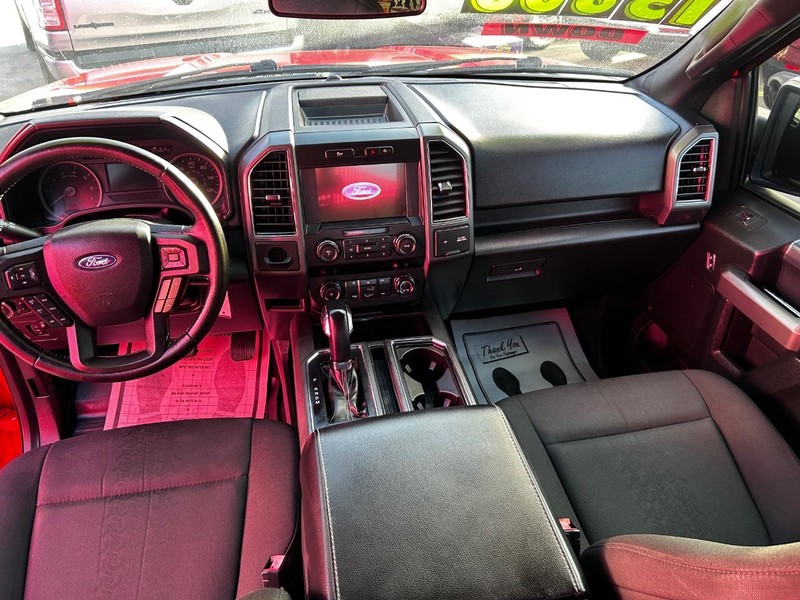 Ford F-150 Vehicle Full-screen Gallery Image 11