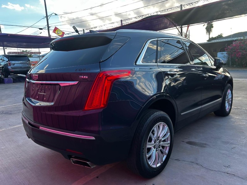Cadillac XT5 Vehicle Full-screen Gallery Image 4