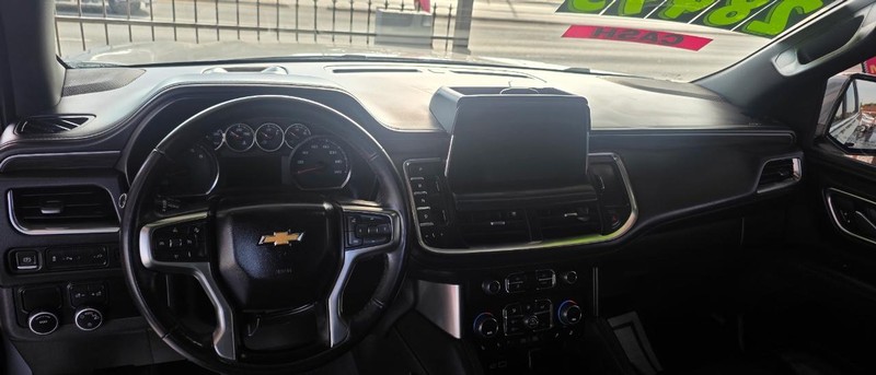 Chevrolet Suburban Vehicle Full-screen Gallery Image 6