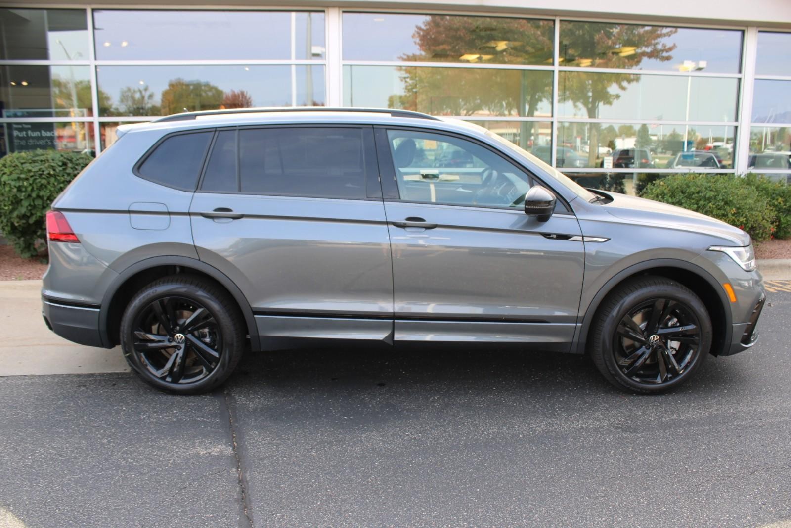 Volkswagen Tiguan/Taos Vehicle Image 02