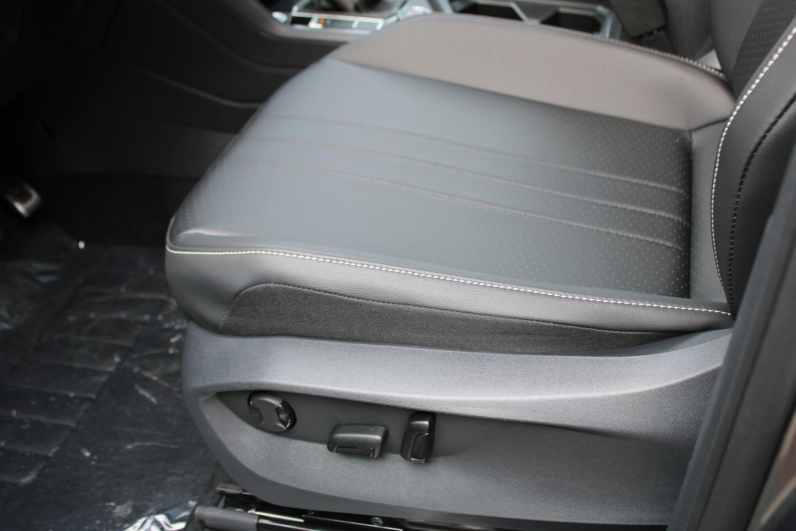 Volkswagen Tiguan/Taos Vehicle Image 16