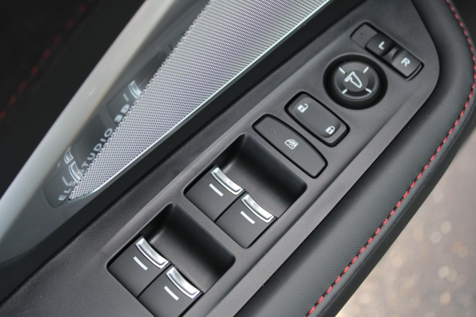 Acura RDX Vehicle Image 16