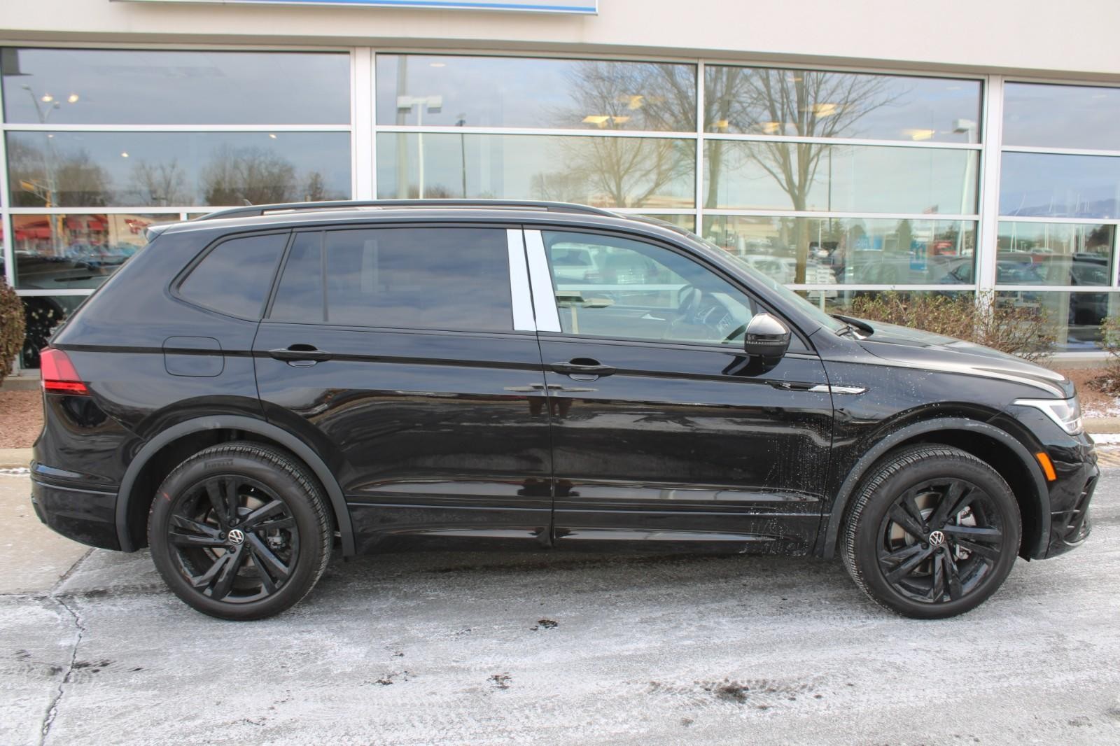 Volkswagen Tiguan Vehicle Image 02