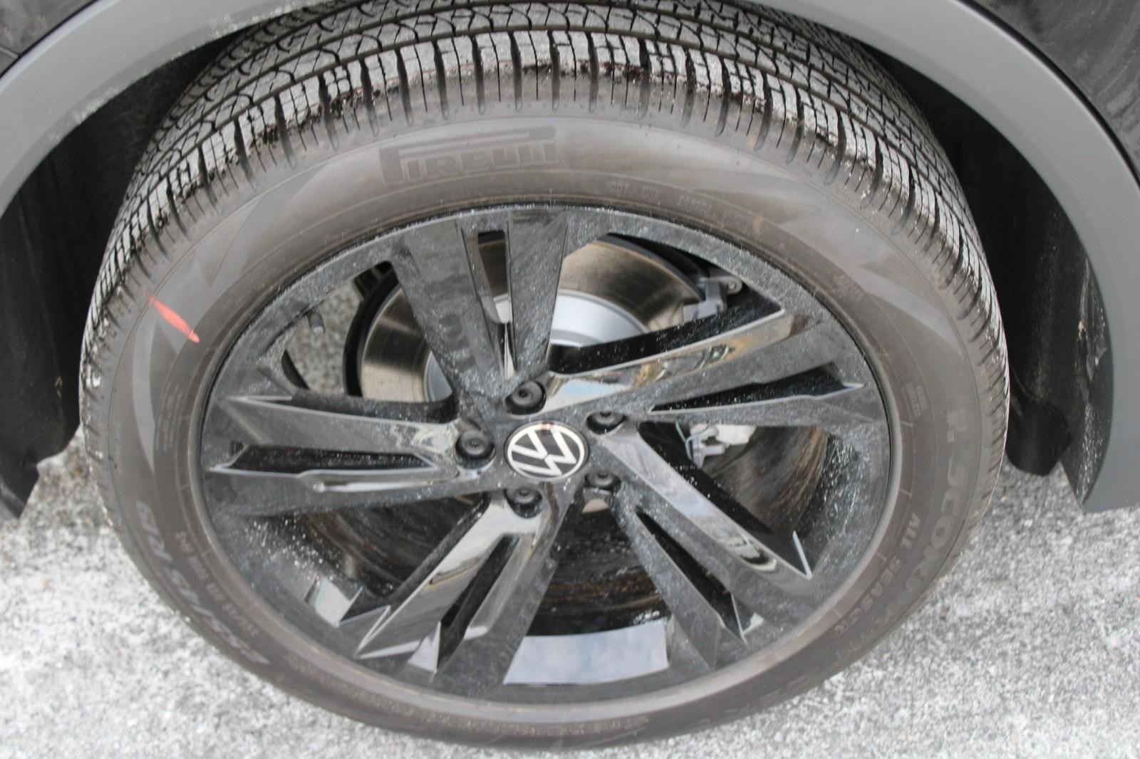 Volkswagen Tiguan Vehicle Image 04