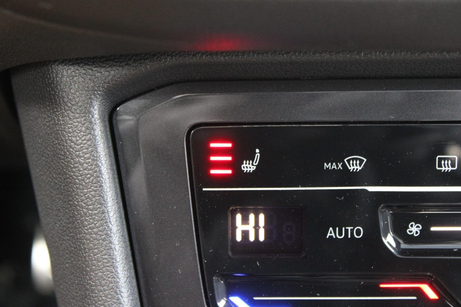 Volkswagen Tiguan Vehicle Image 14