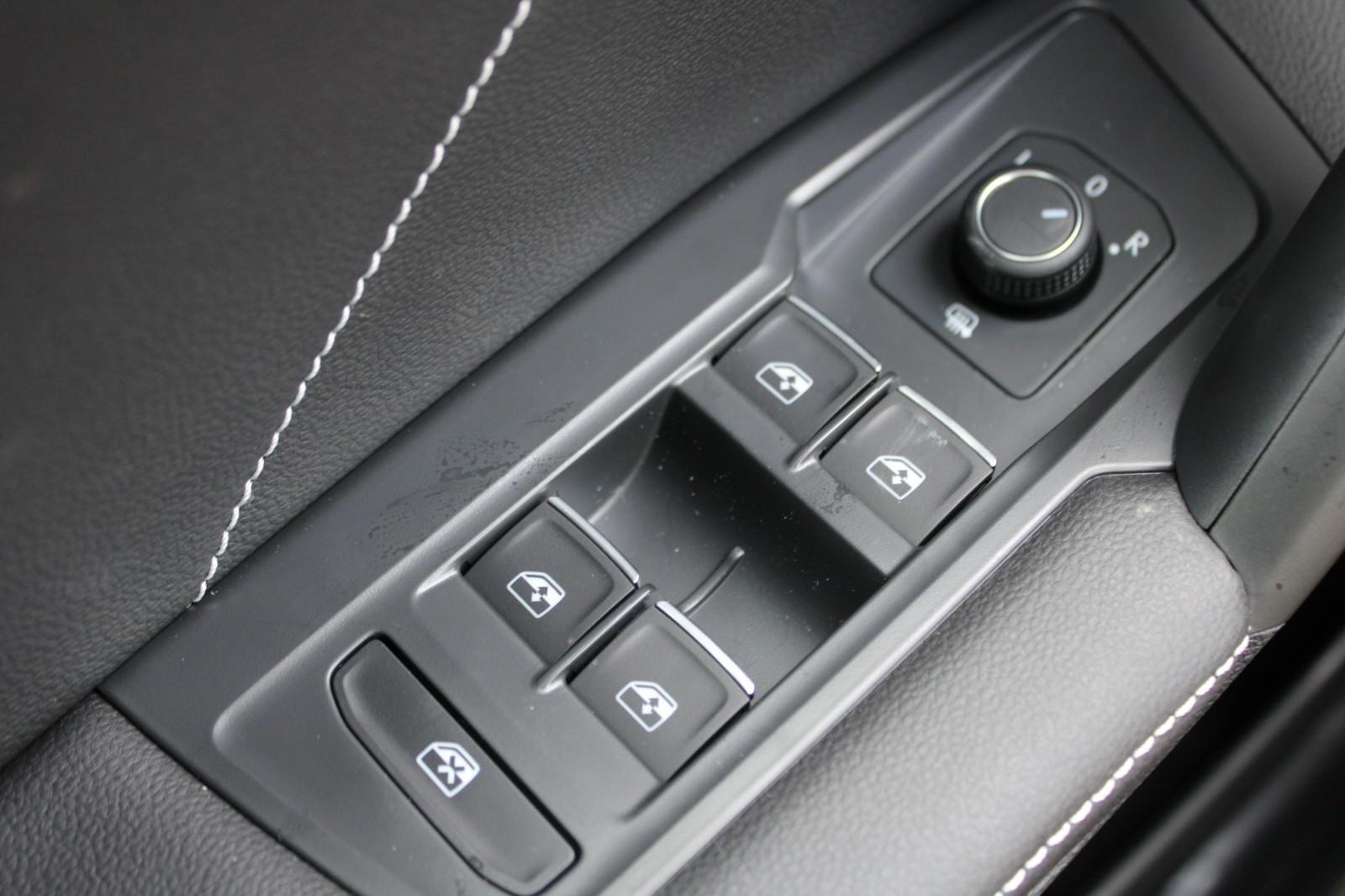Volkswagen Tiguan Vehicle Image 15