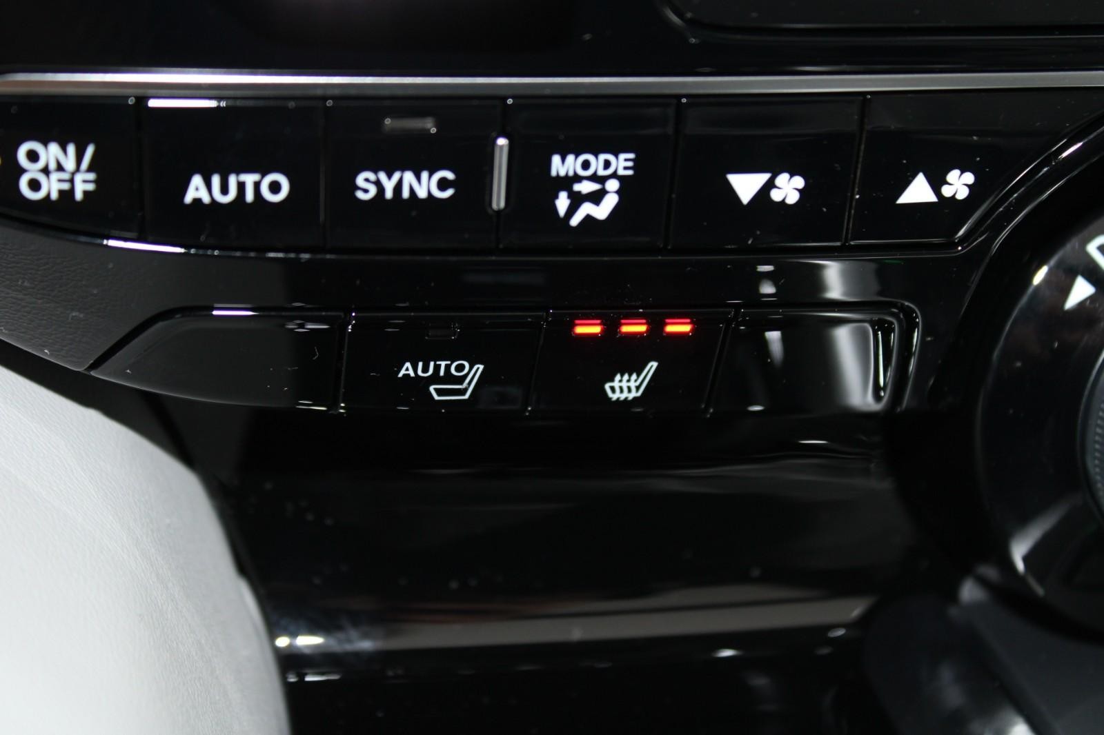 Acura MDX Vehicle Image 14