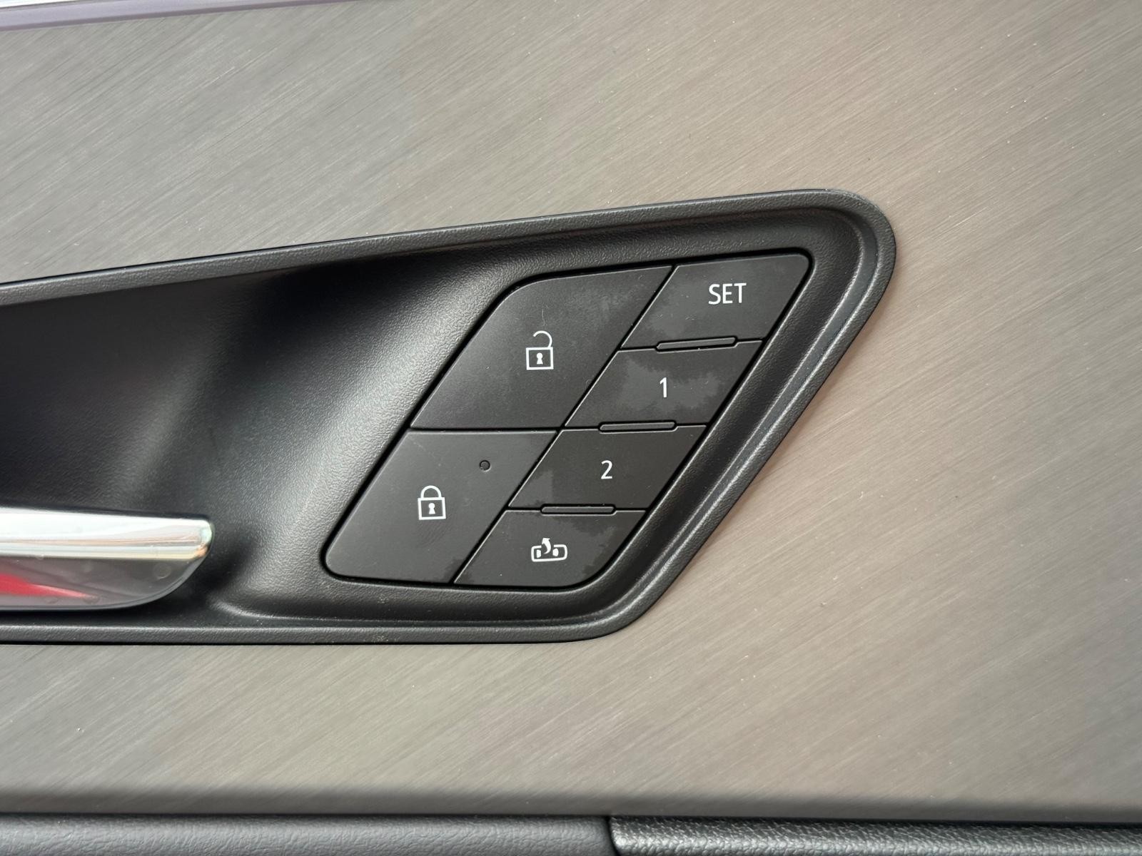 Acura ZDX Vehicle Image 10