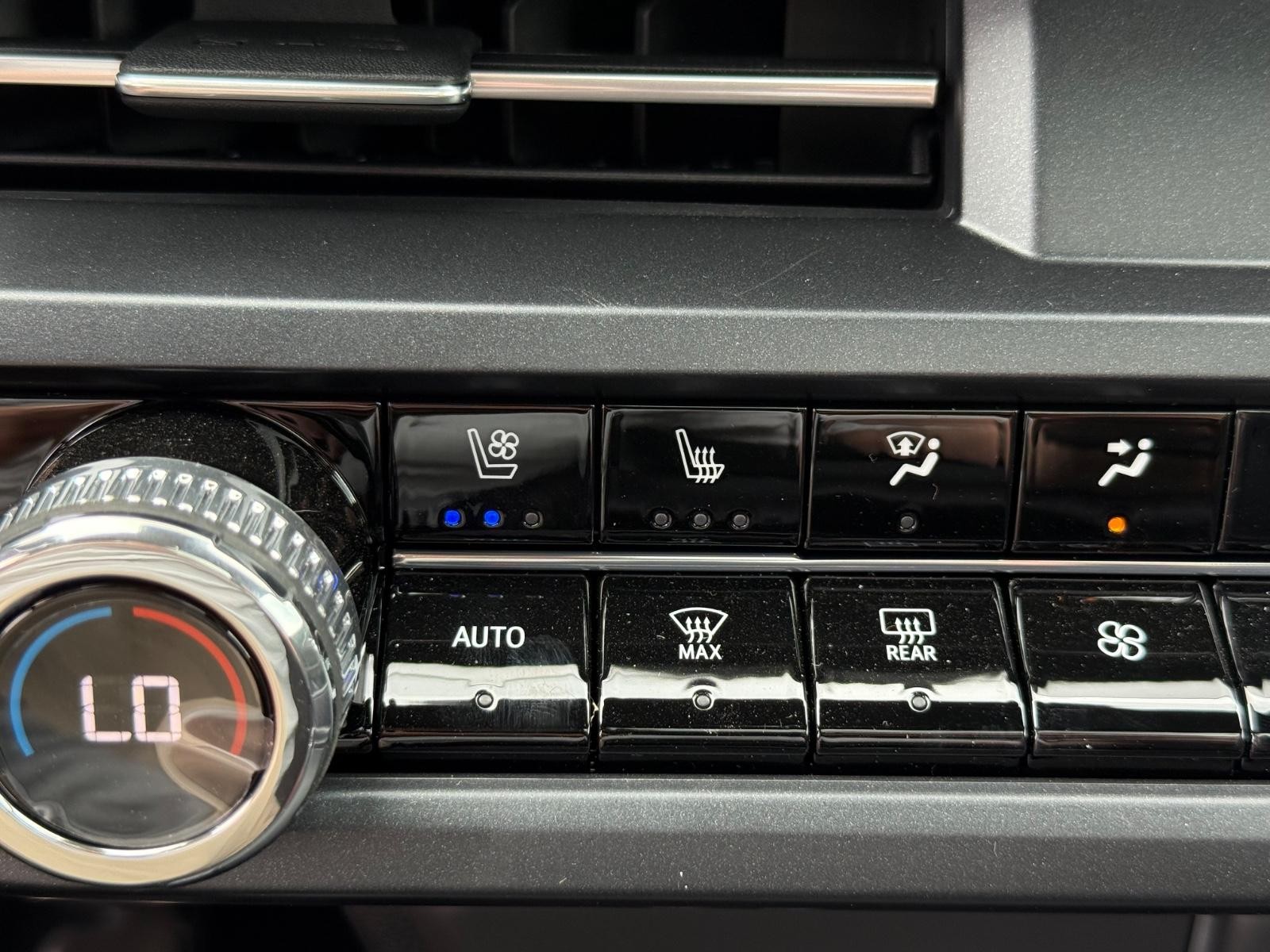 Acura ZDX Vehicle Image 17