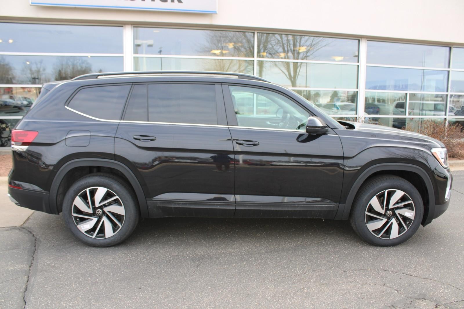 Volkswagen Atlas Vehicle Image 02