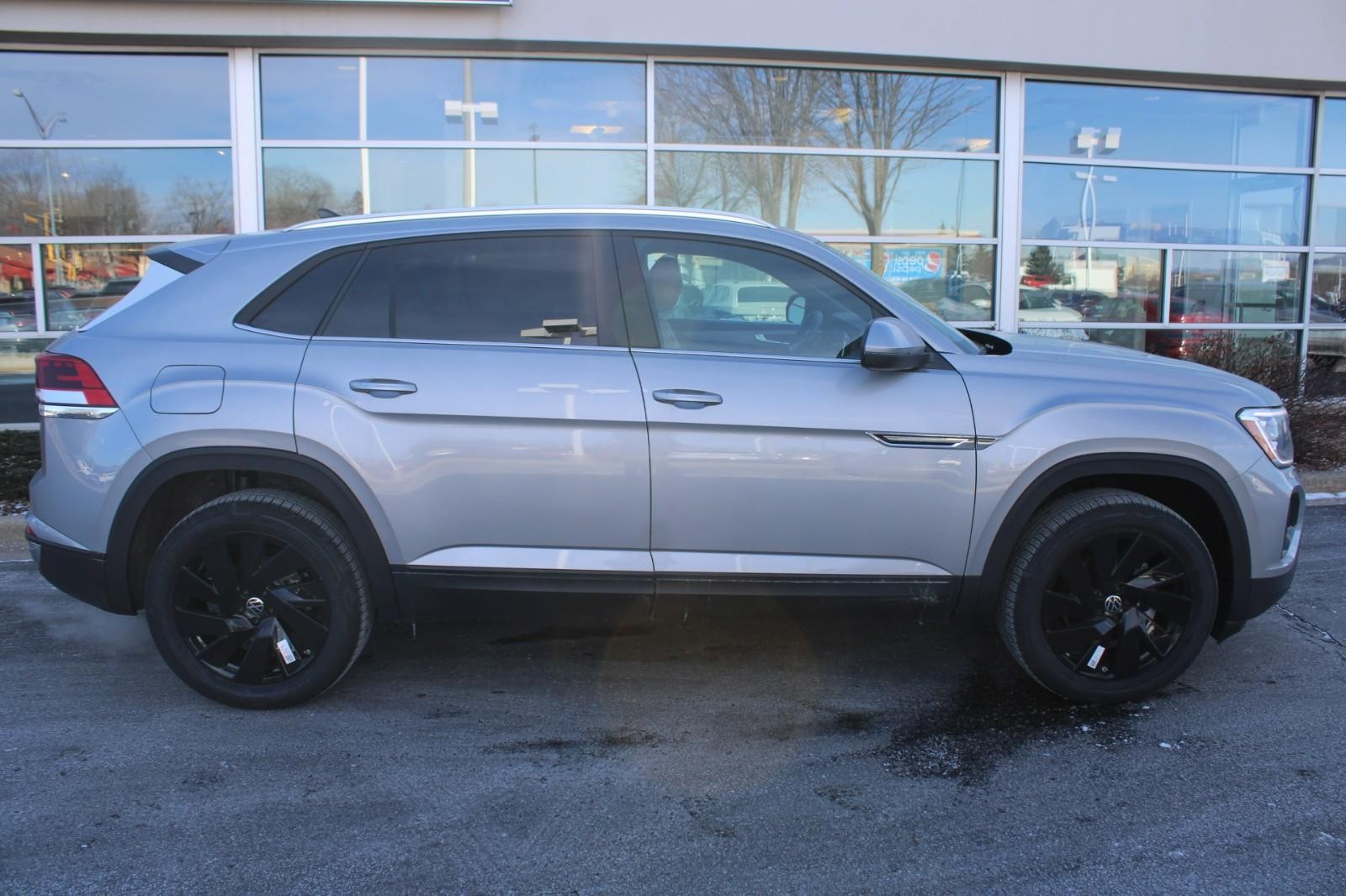 Volkswagen Atlas Cross Sport Vehicle Image 02