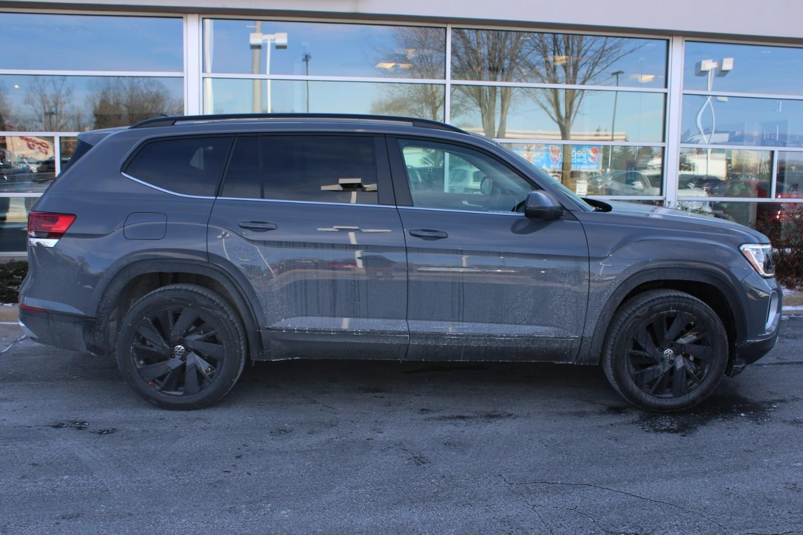 Volkswagen Atlas Vehicle Image 02