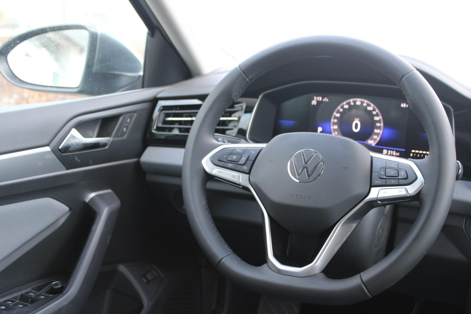 Volkswagen Jetta Vehicle Image 09