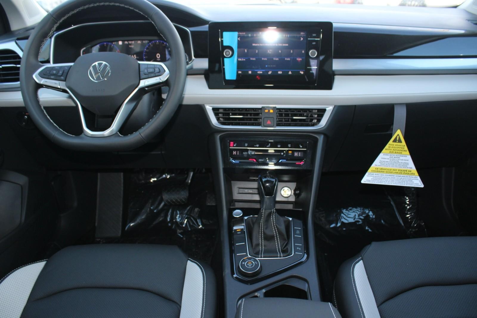 Volkswagen Taos Vehicle Image 06