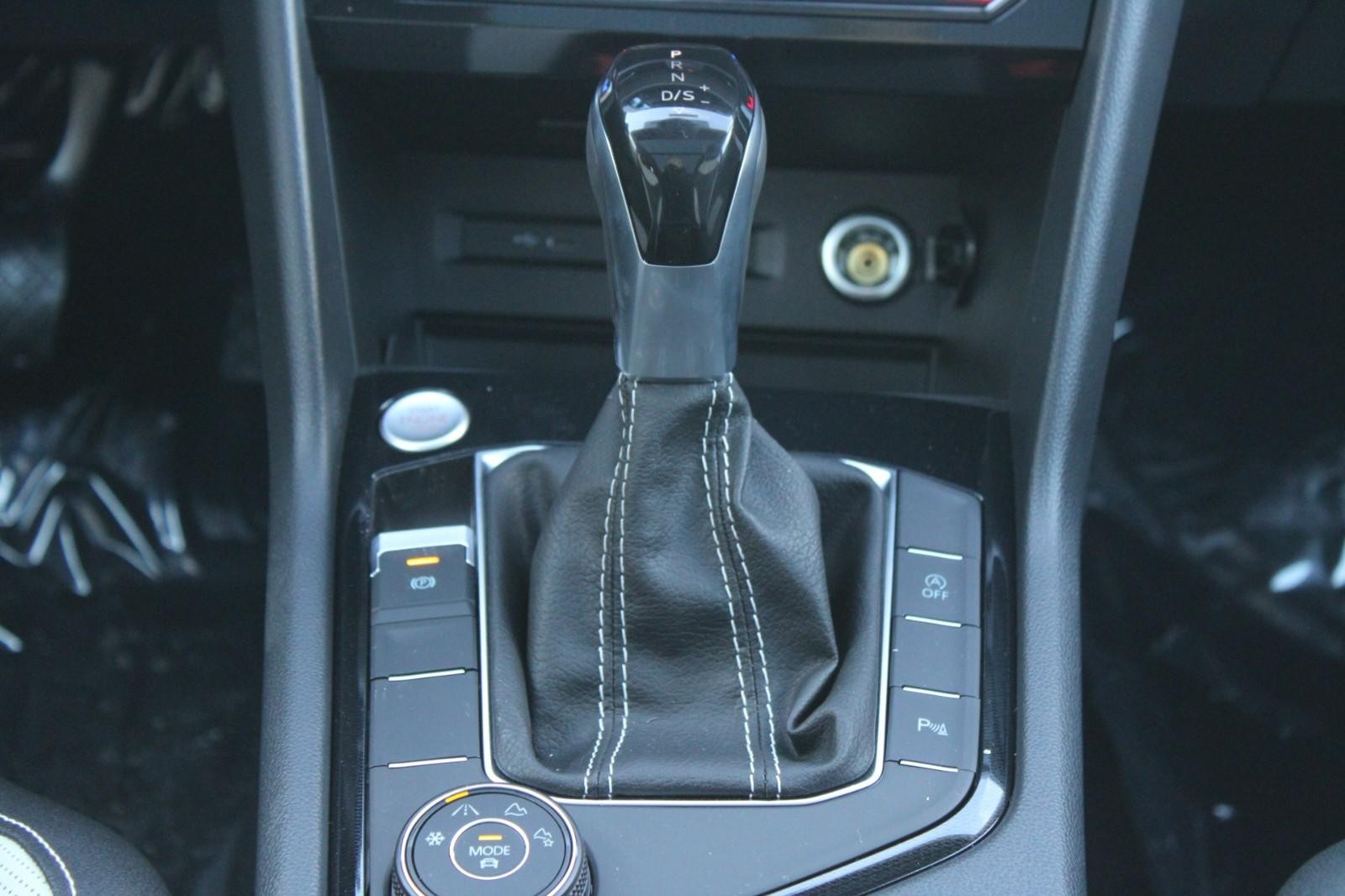 Volkswagen Taos Vehicle Image 08
