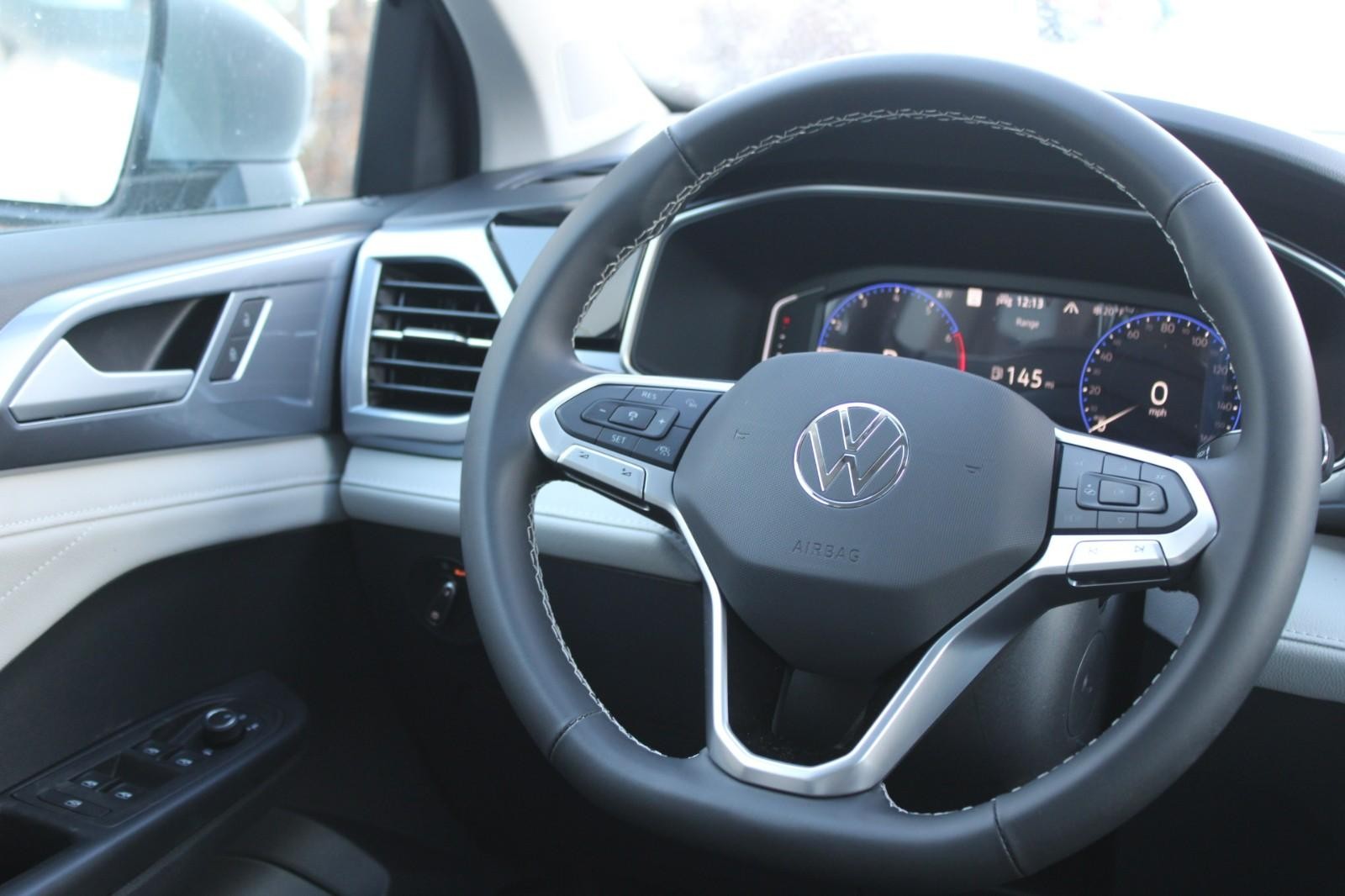 Volkswagen Taos Vehicle Image 09