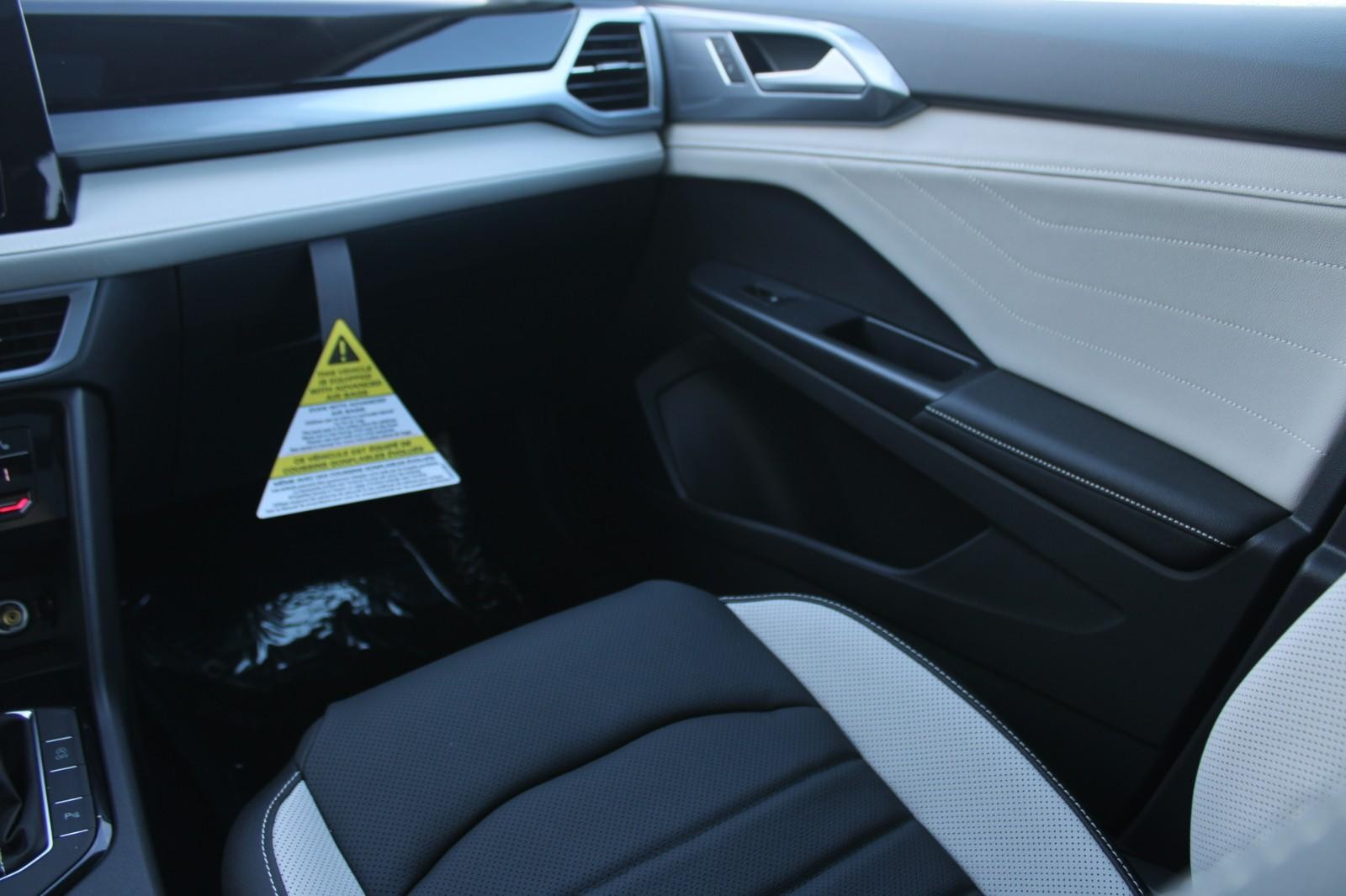 Volkswagen Taos Vehicle Image 10