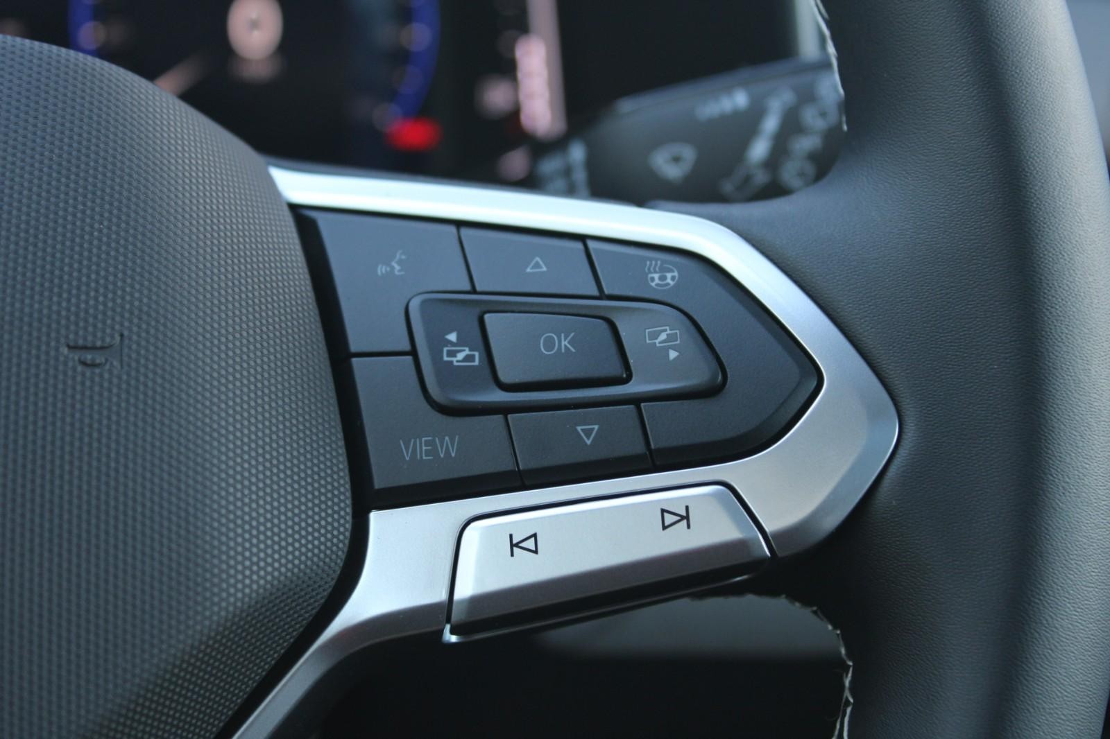 Volkswagen Taos Vehicle Image 12
