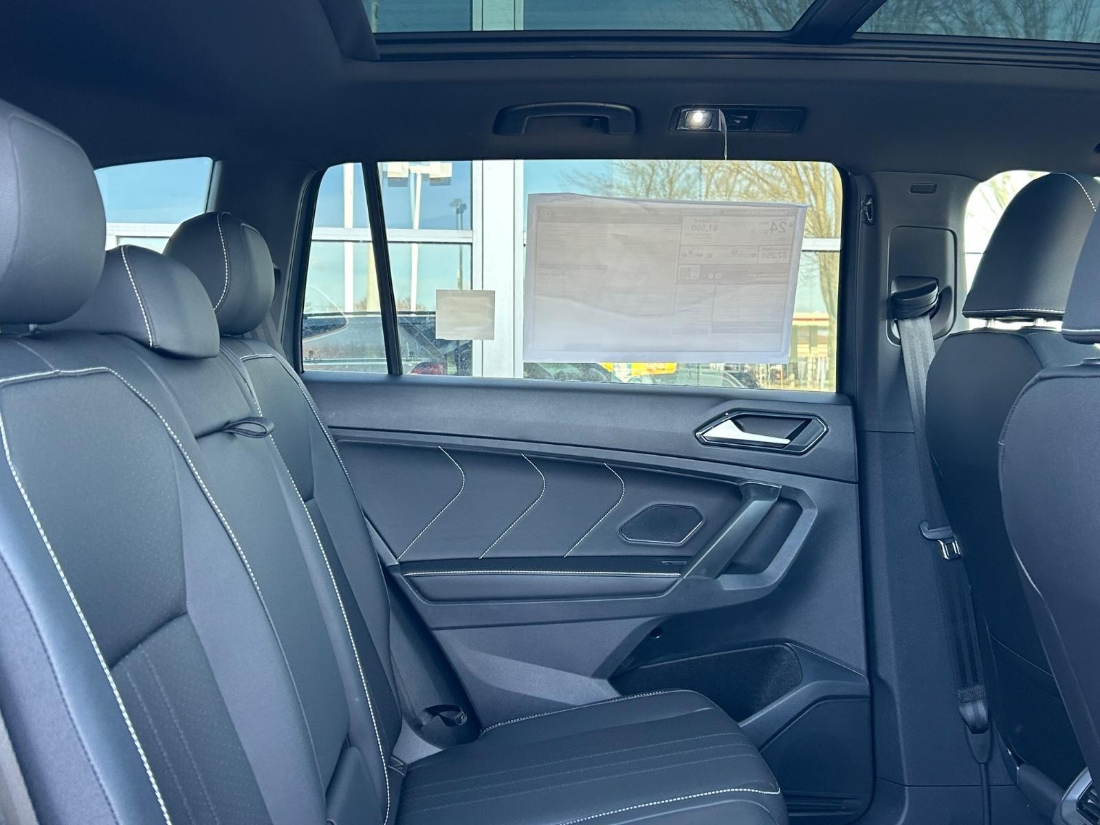 Volkswagen Tiguan Vehicle Image 05