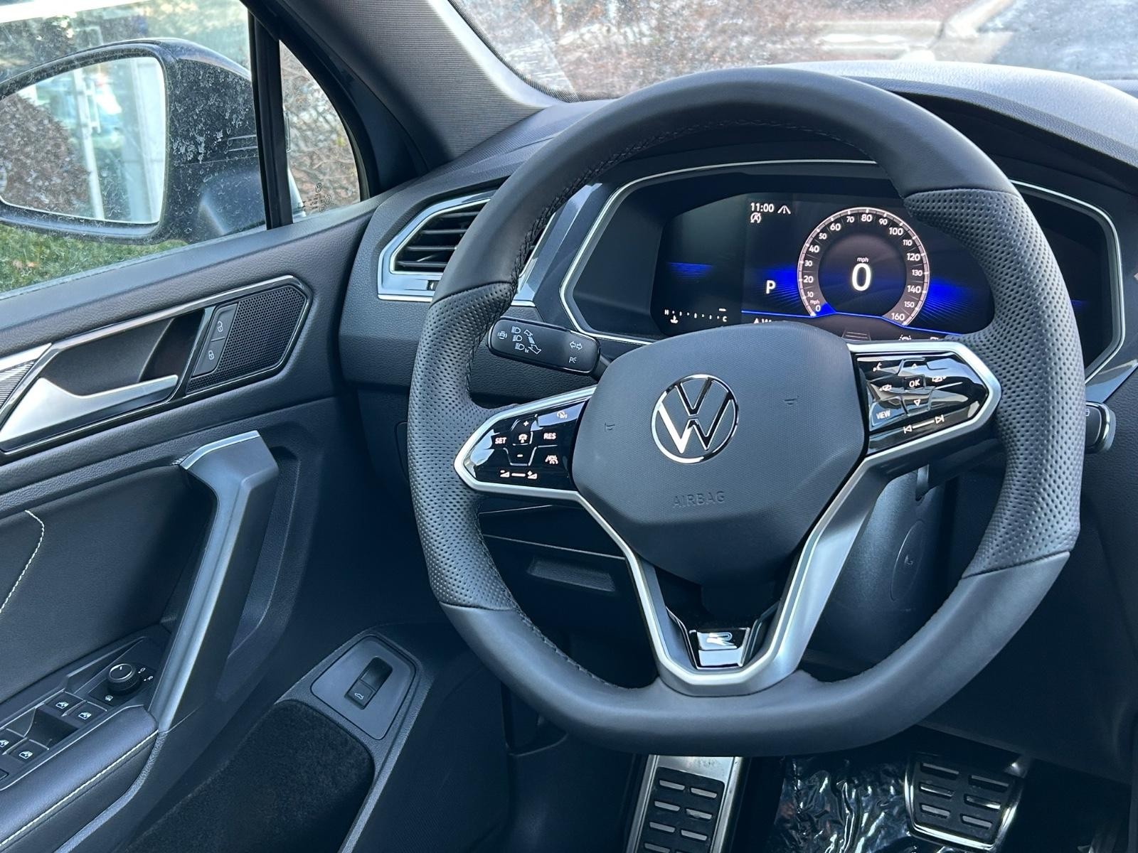 Volkswagen Tiguan Vehicle Image 09