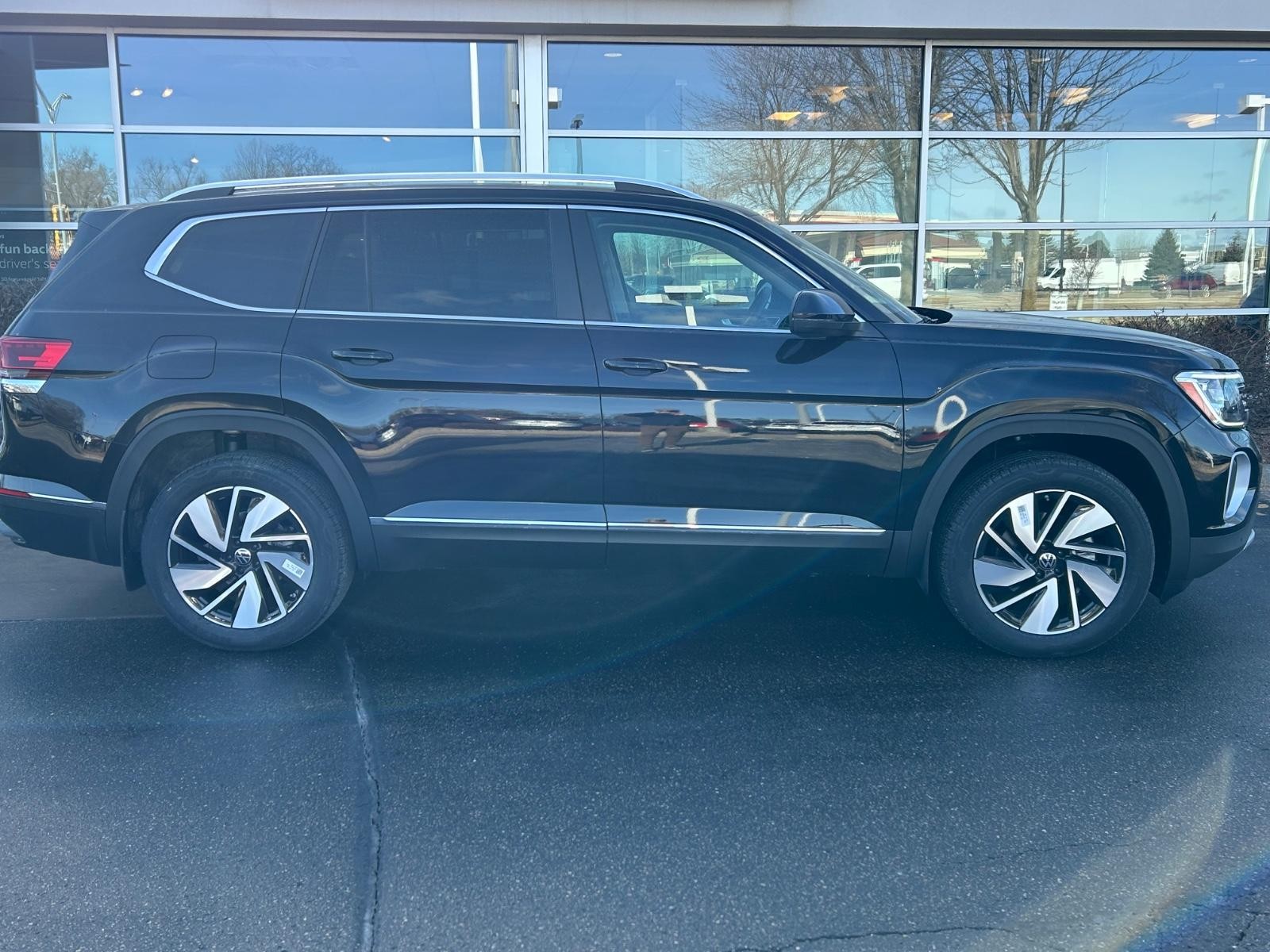 Volkswagen Atlas Vehicle Image 02