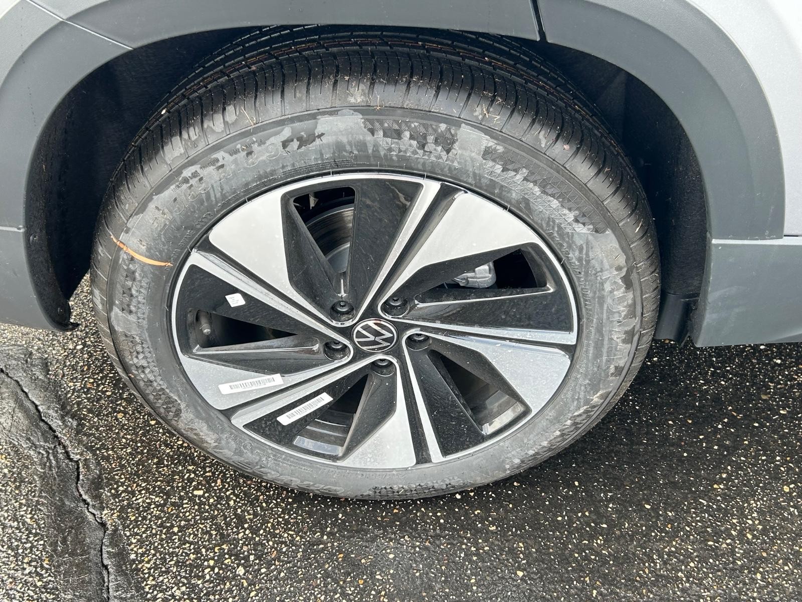Volkswagen Taos Vehicle Image 04