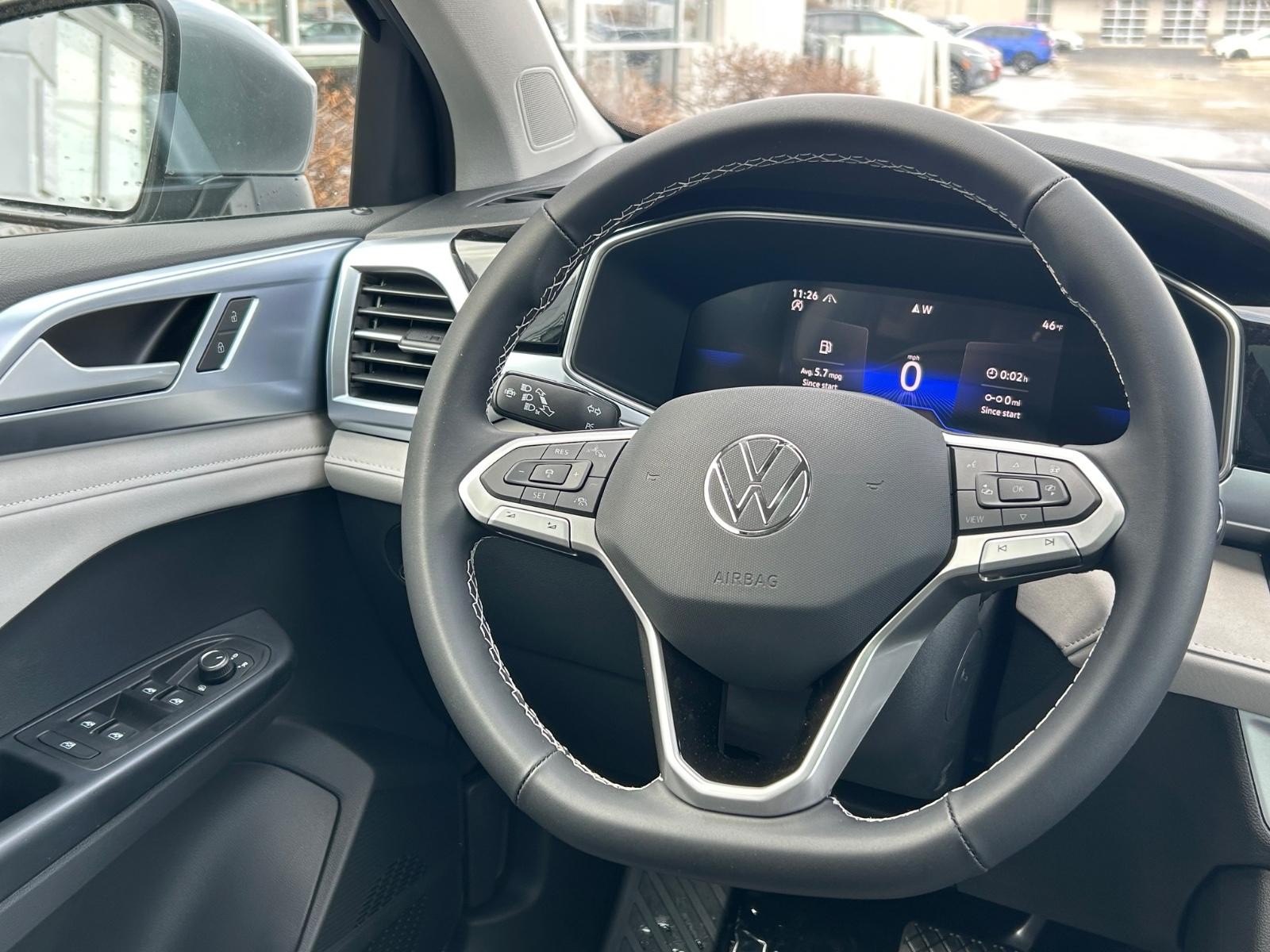 Volkswagen Taos Vehicle Image 09