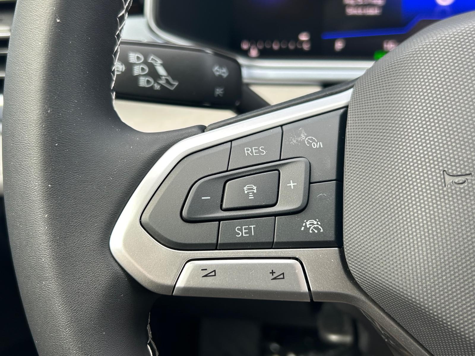 Volkswagen Taos Vehicle Image 11