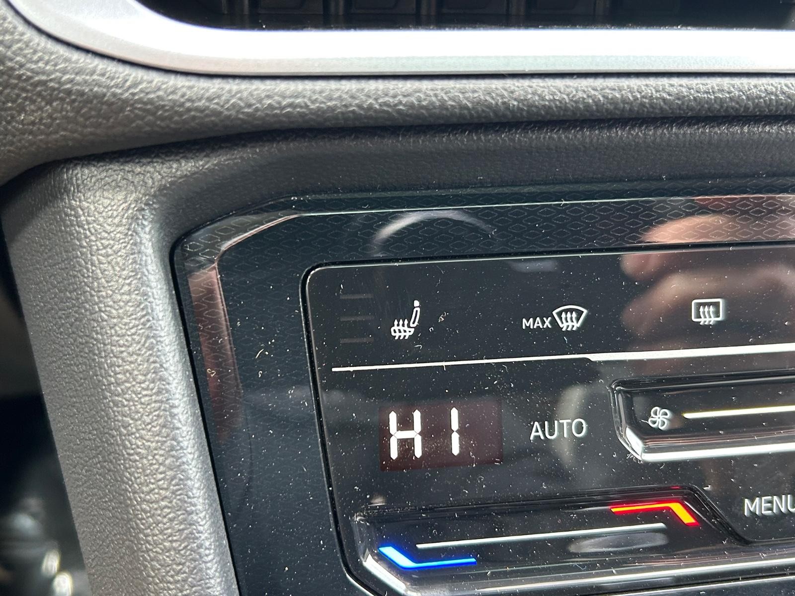Volkswagen Taos Vehicle Image 14